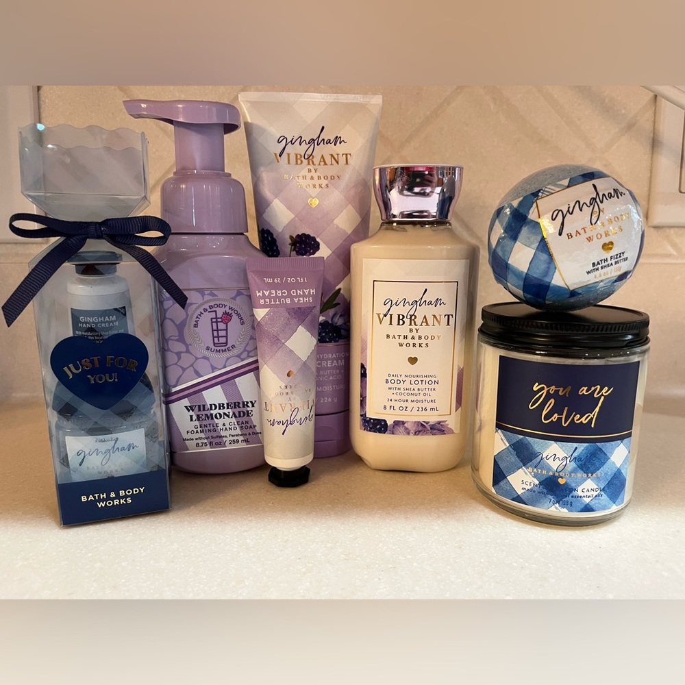 Gingham variety! Lotion, cream, bath fizzy, hand soap, candle and more!